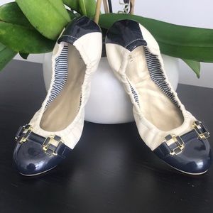 Tahari ballet flats navy/cream